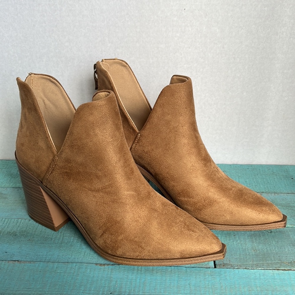 Ladies Tan Suede Boots, size 8